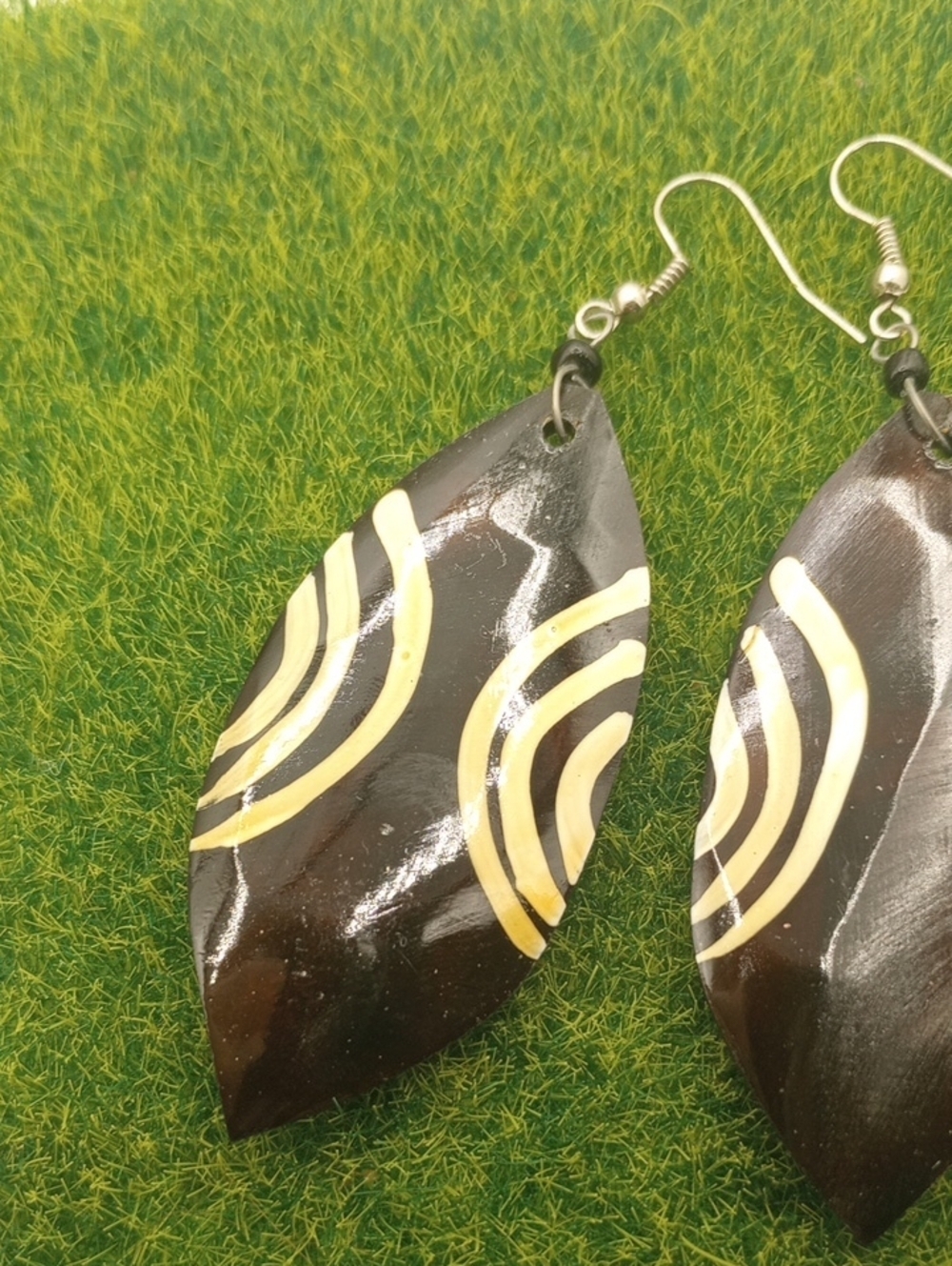 Handcrafted Black and Cream Leaf Drop Earrings - Women Jewelry E415